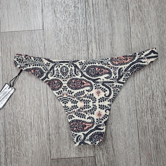 NEW W TAGS-  Gypsy ‘05 Reversible Swim Set - Picture 5 of 5